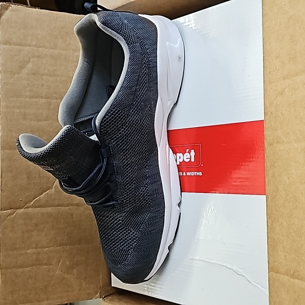 Shoes - Picture 3 of 4
